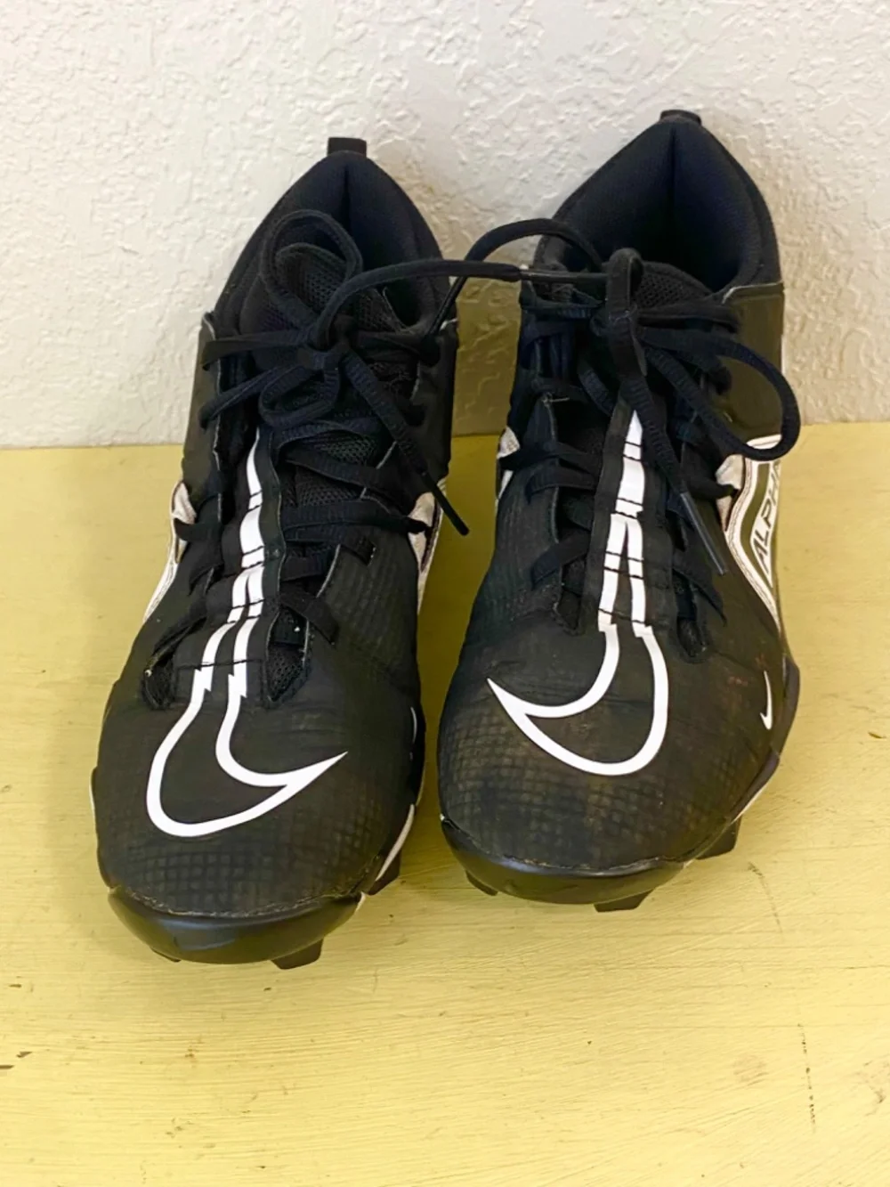 Nike Fast Flex  Size 6  Women’s Black Soccer Cleats